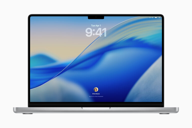 MacBook met Wallpaper van macOS 26 Tahoe.